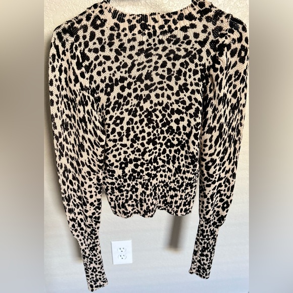 🆕 Others Follow Leopard Sweater | S - Picture 2 of 8